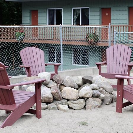 Motel Montreal Lake George Bagian luar foto