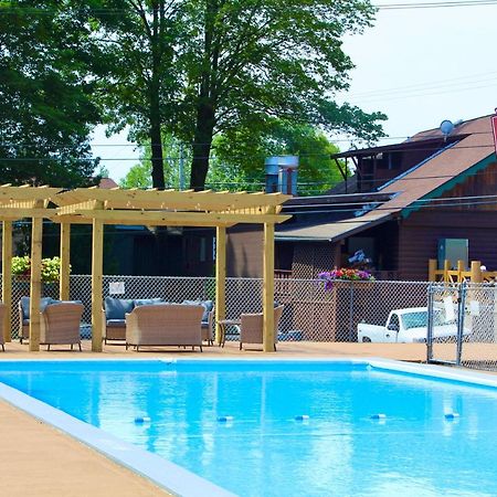 Motel Montreal Lake George Bagian luar foto