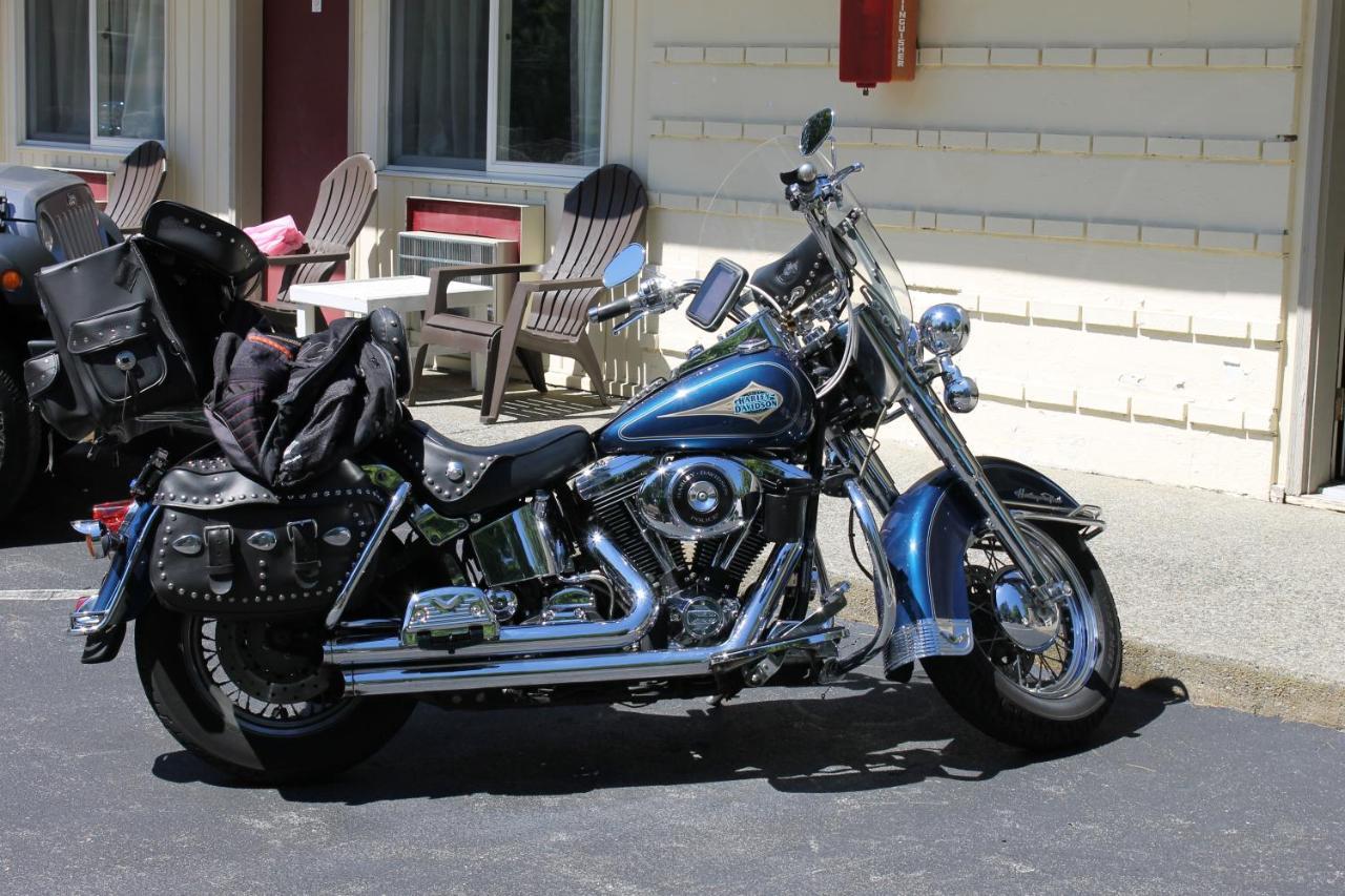 Motel Montreal Lake George Bagian luar foto