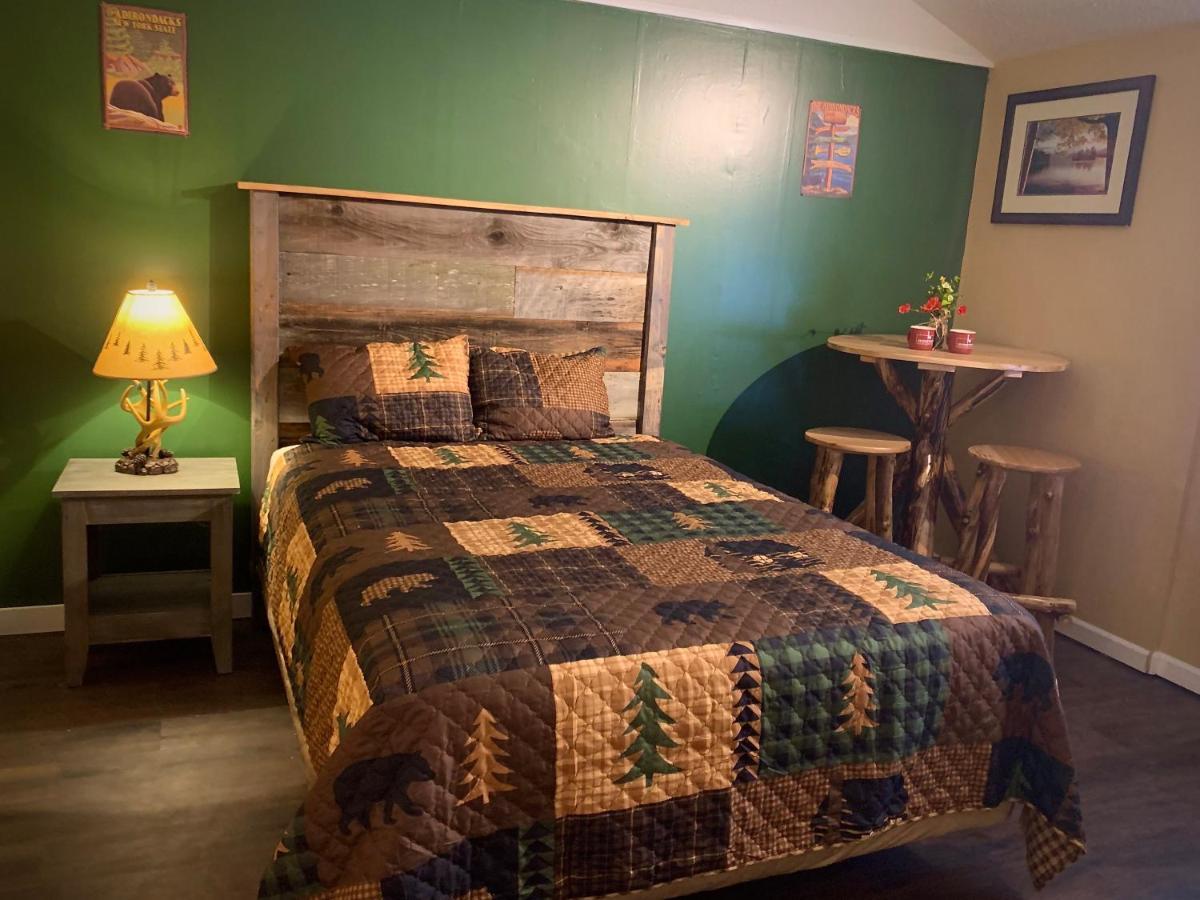 Motel Montreal Lake George Bagian luar foto