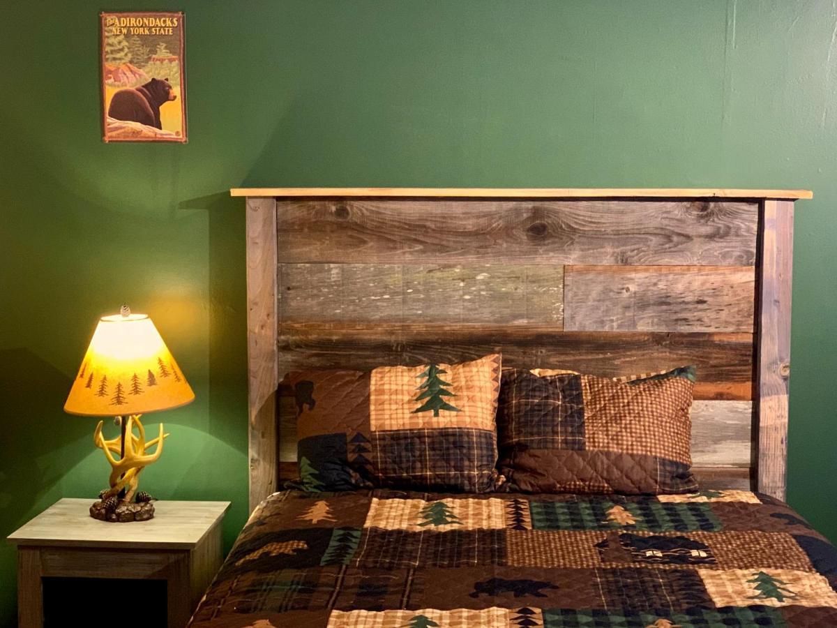 Motel Montreal Lake George Bagian luar foto