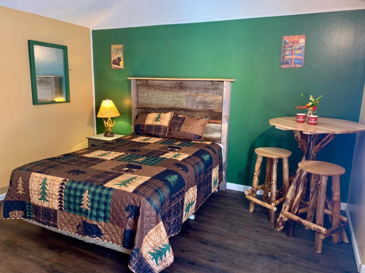 Motel Montreal Lake George Bagian luar foto