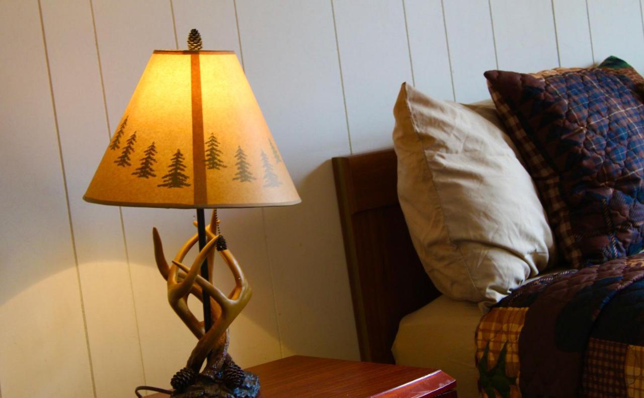 Motel Montreal Lake George Bagian luar foto