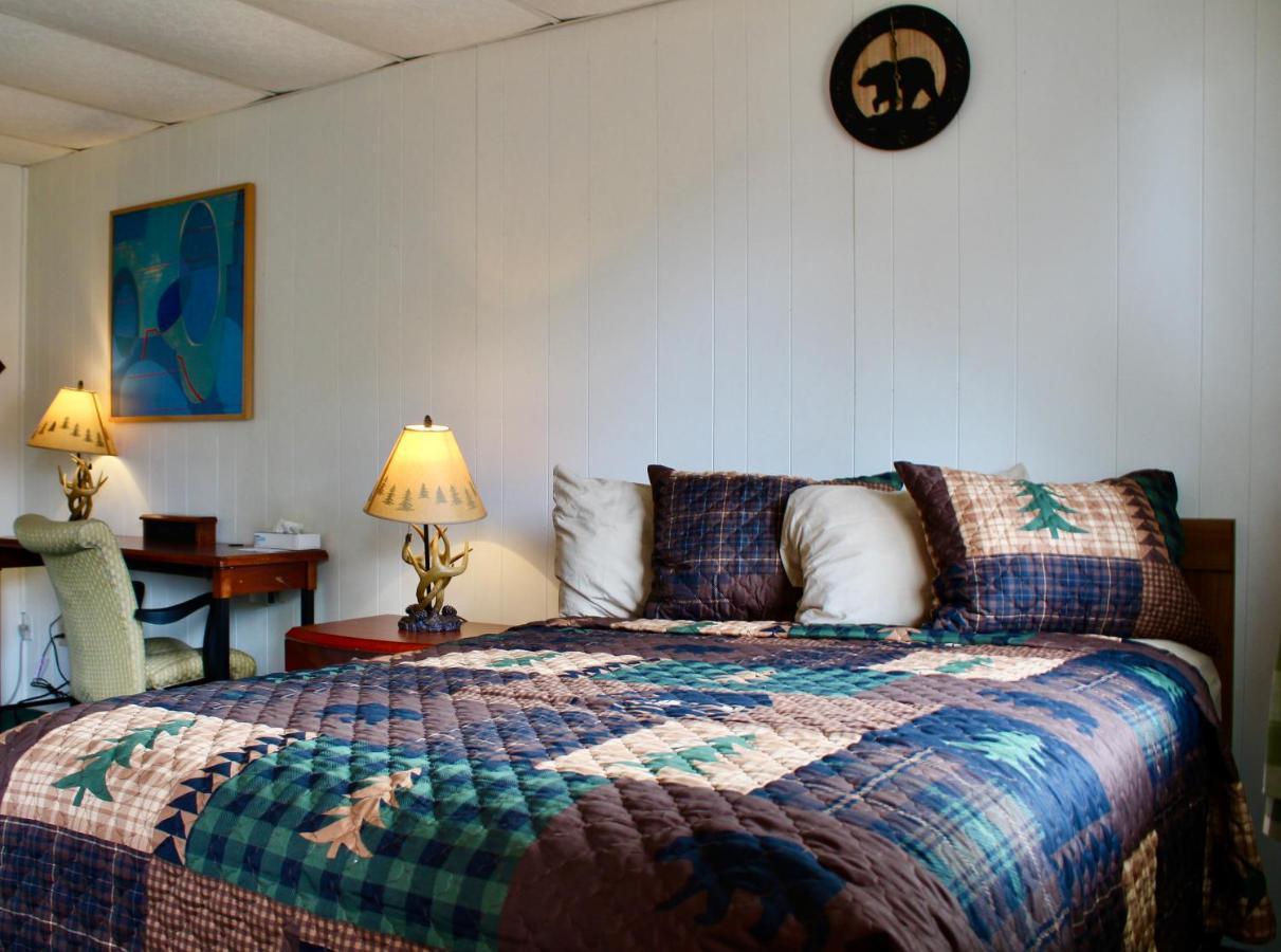 Motel Montreal Lake George Bagian luar foto