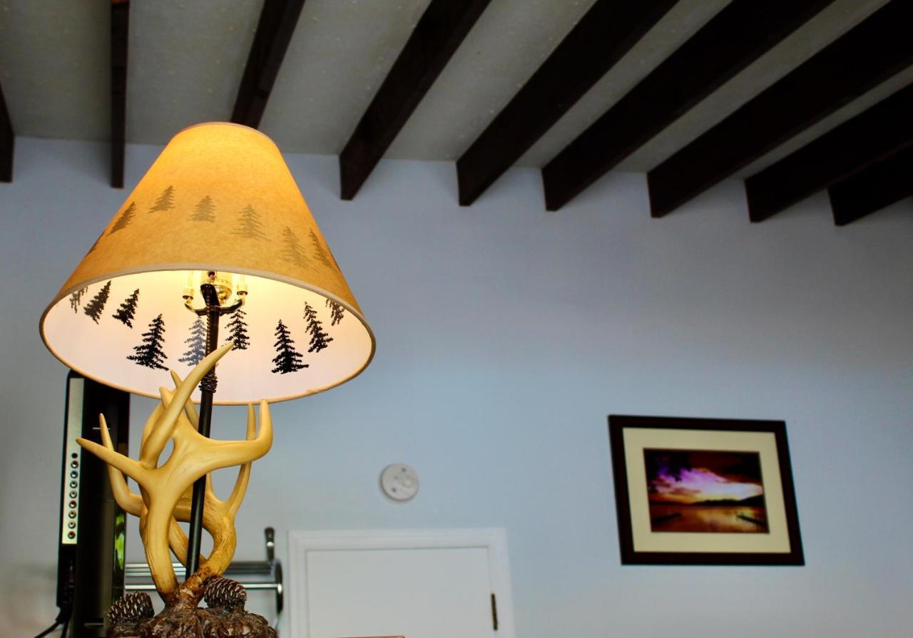 Motel Montreal Lake George Bagian luar foto