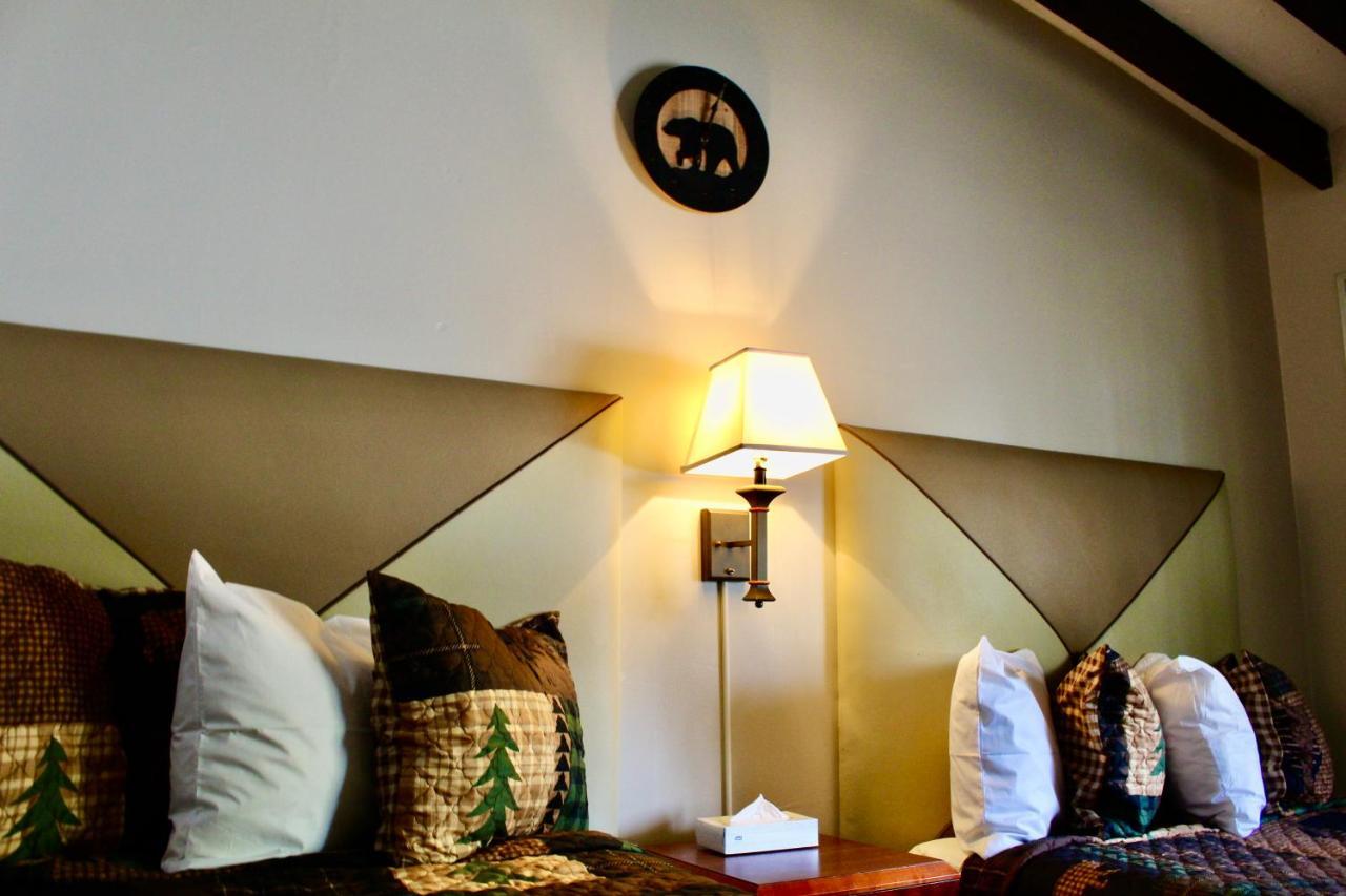 Motel Montreal Lake George Bagian luar foto