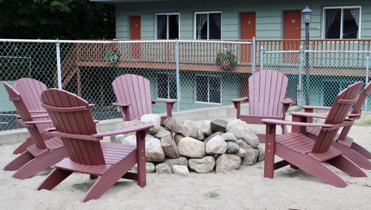 Motel Montreal Lake George Bagian luar foto