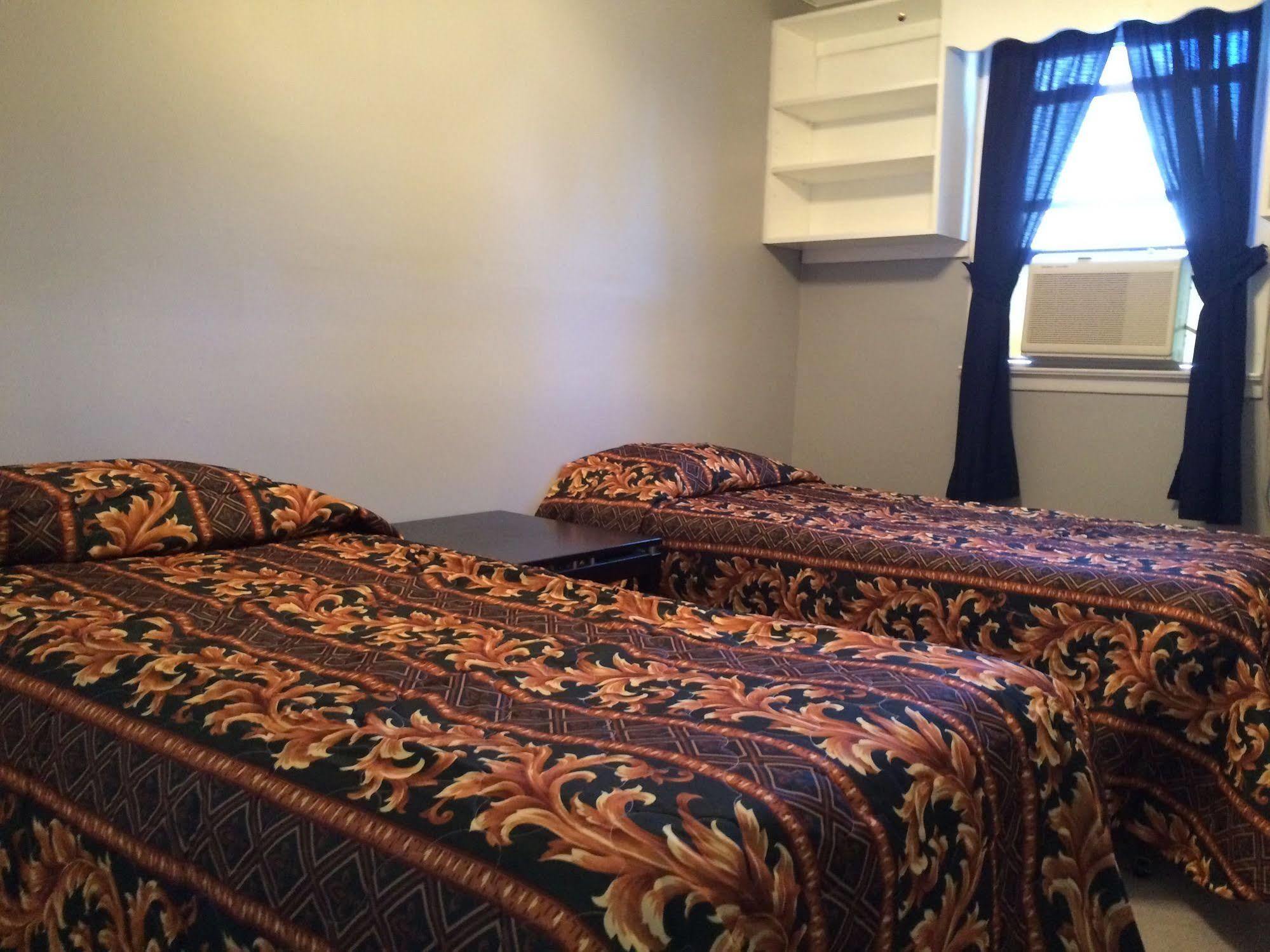 Motel Montreal Lake George Bagian luar foto