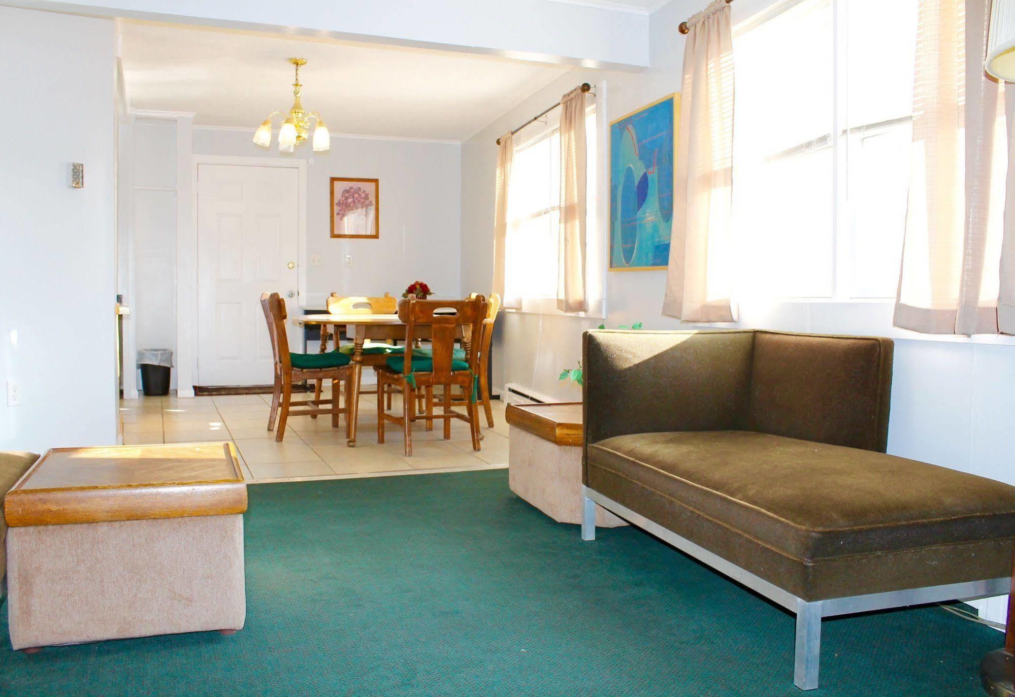 Motel Montreal Lake George Bagian luar foto
