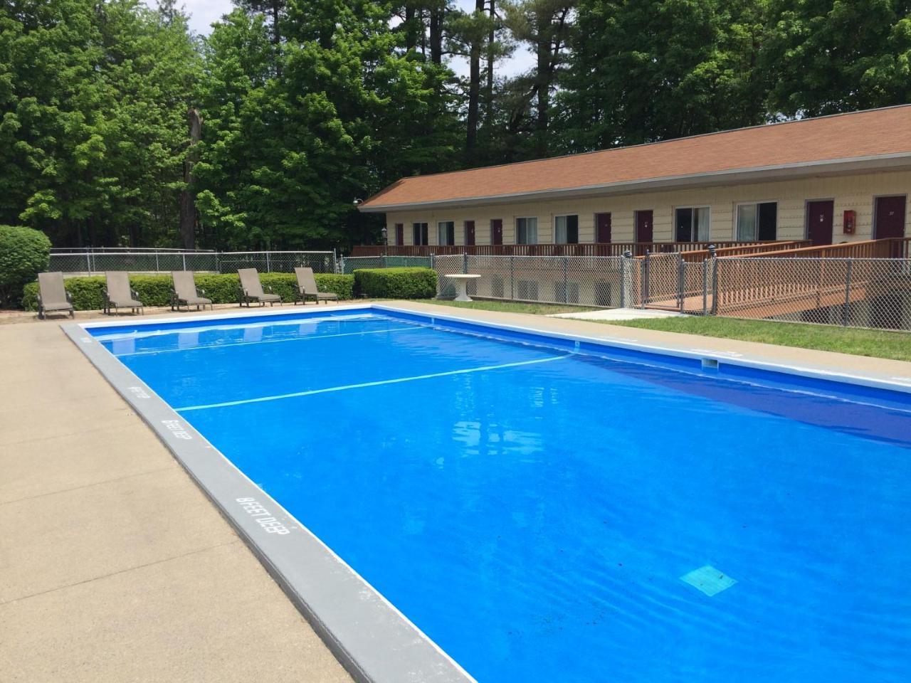 Motel Montreal Lake George Bagian luar foto